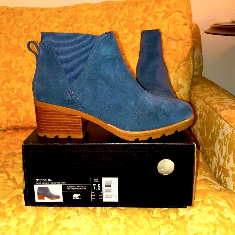 Sorel, Size 7.5, style Cate Chelsea. Uniform Blue - Gum 2 color, worn twice…